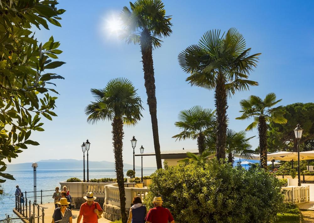 Villa Amalia - Liburnia (Adults Only) أوباتيا المظهر الخارجي الصورة